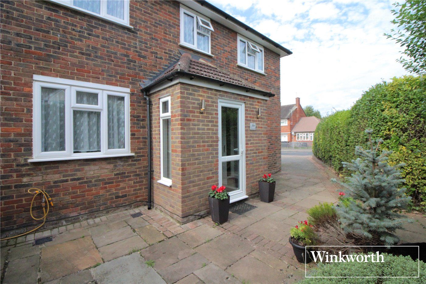 4 bed end terrace house for sale in Allerton Road, Borehamwood