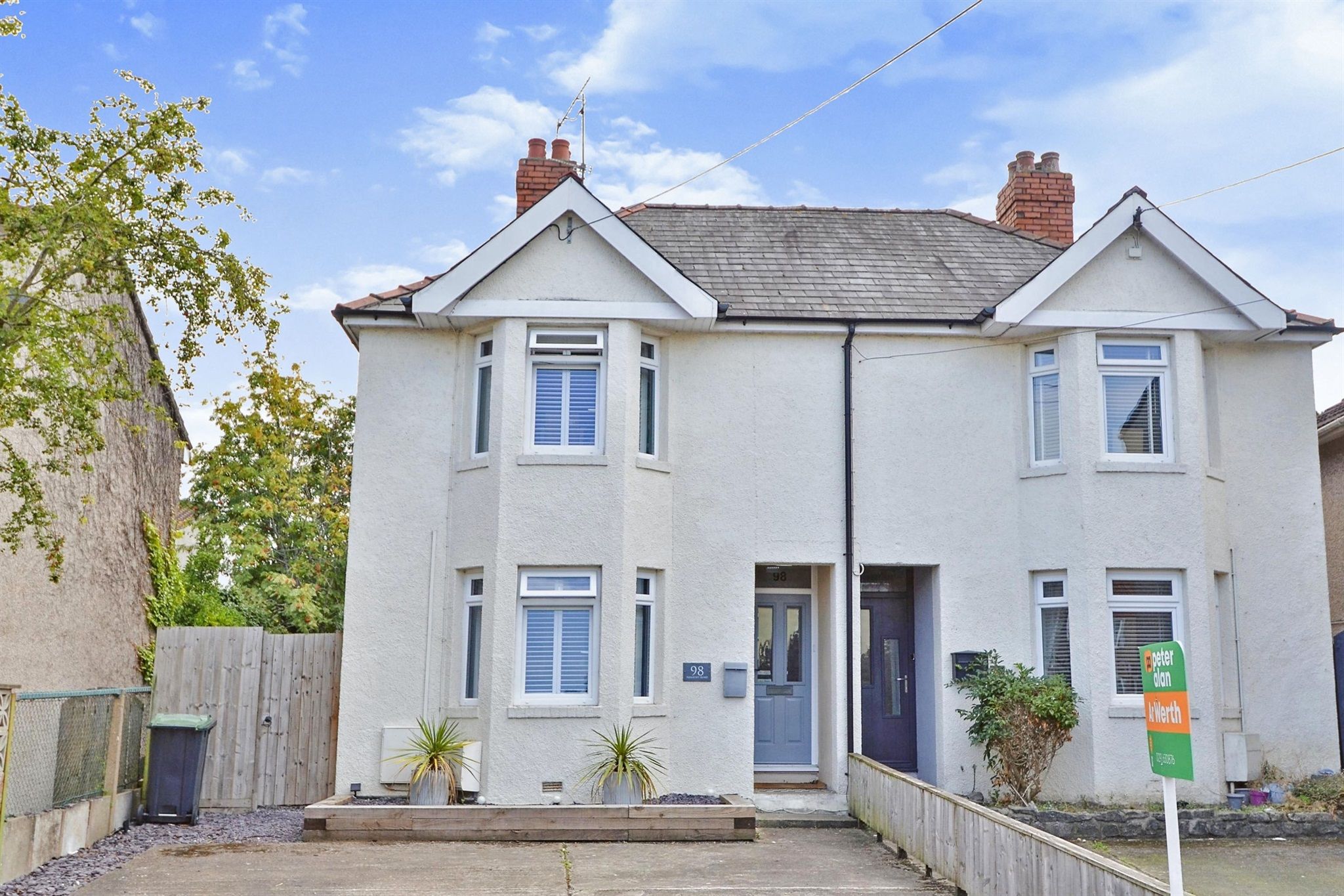 4 bed semidetached house for sale in Woodbine Gardens, Newport Road