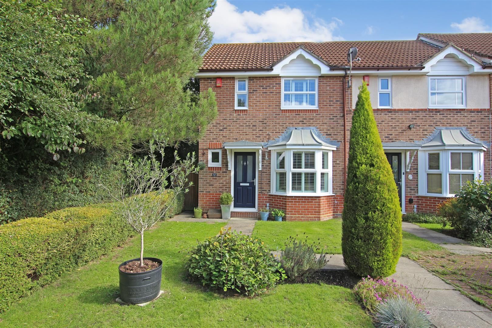 2 bed end terrace house for sale in Earles Meadow, Horsham RH12 Zoopla