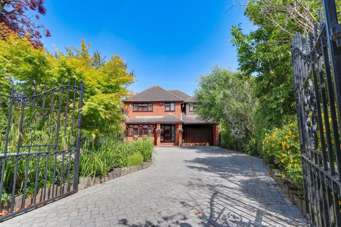 4 bed detached house for sale in Rectory Road, Hadleigh, Benfleet SS7