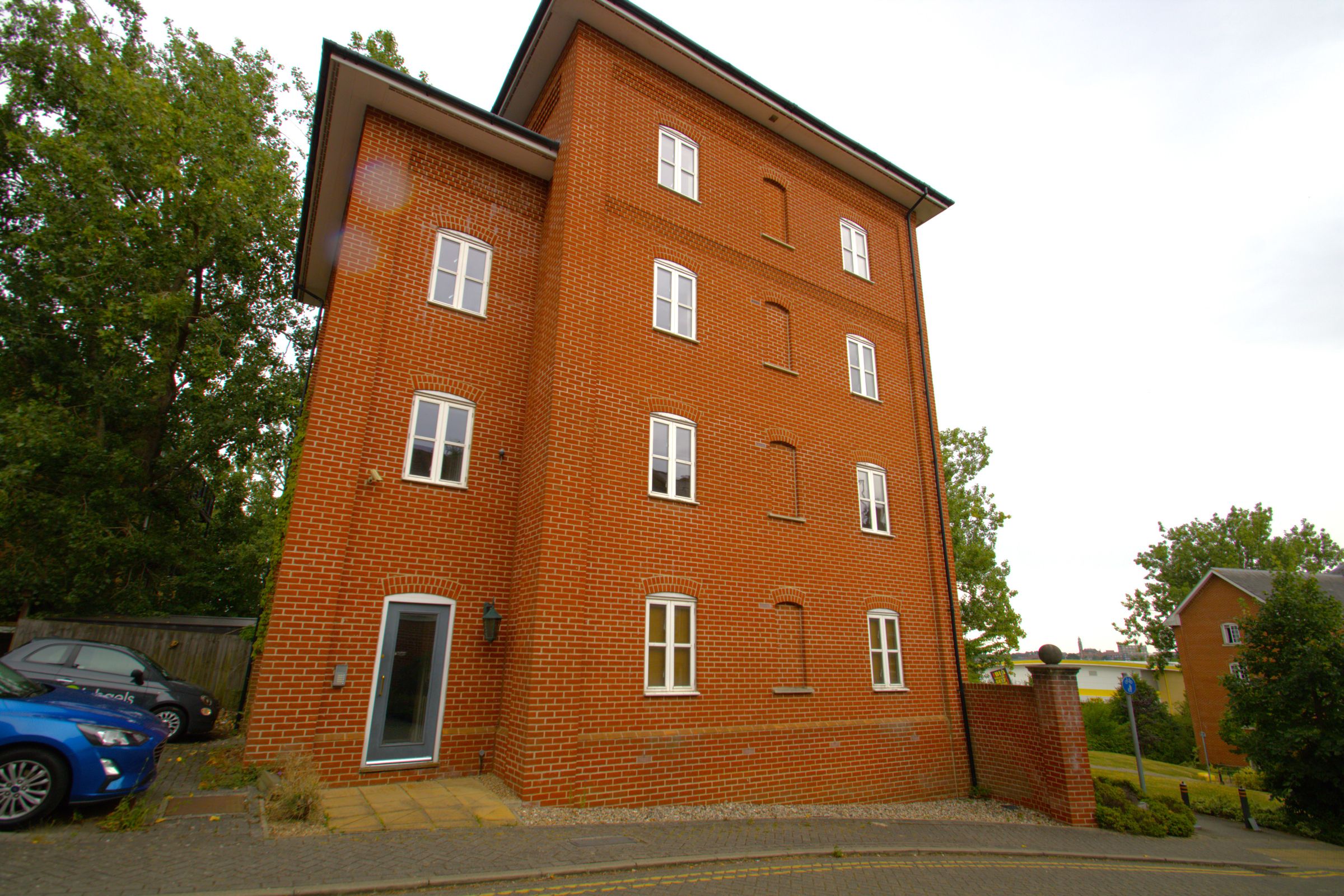 2 bed flat to rent in Groves Close, Colchester CO4 Zoopla