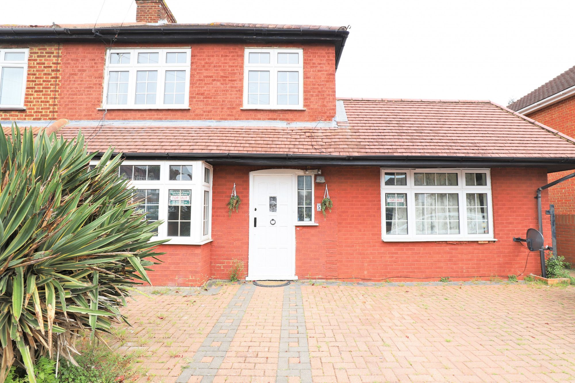 4 bed semidetached house for sale in Carlyon Road, Hayes, Greater