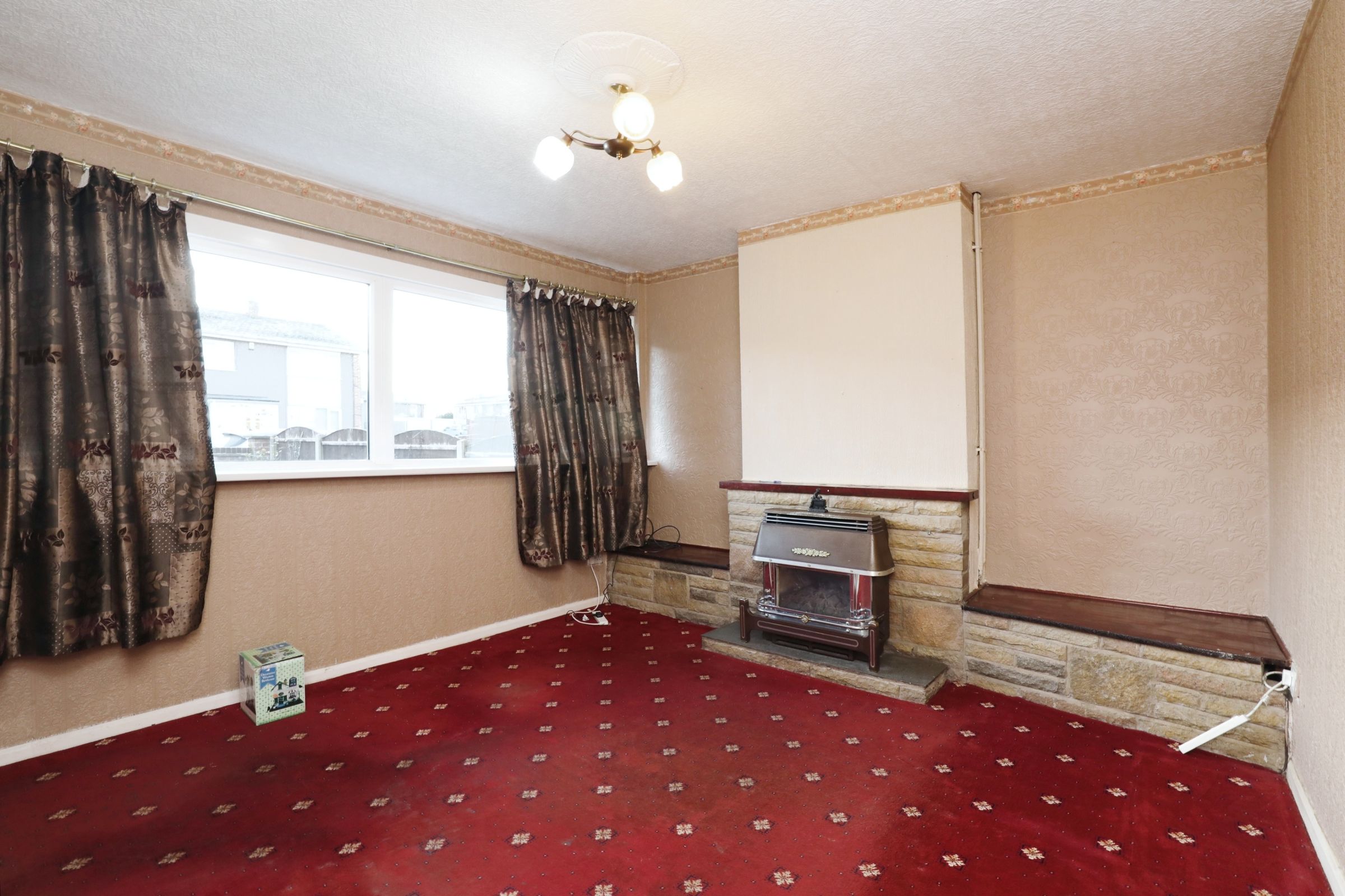 3 bed semidetached house for sale in Willow Road, Campsall, Doncaster