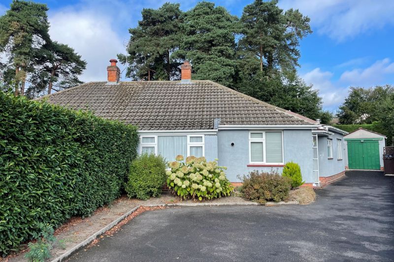 2 bed bungalow for sale in The Covert, Farnborough GU14 Zoopla