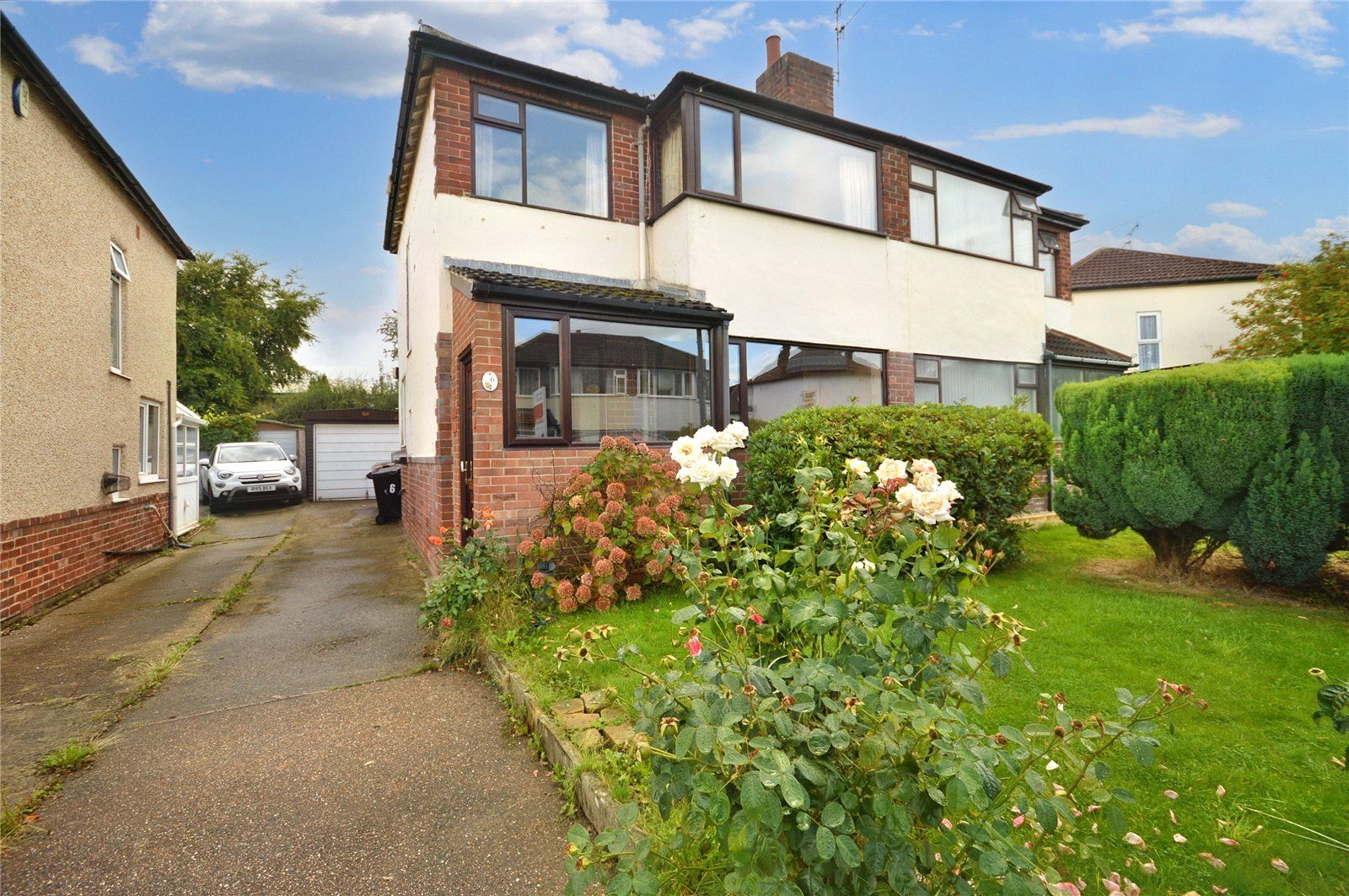 3 bed semidetached house for sale in Southleigh Drive, Beeston, Leeds