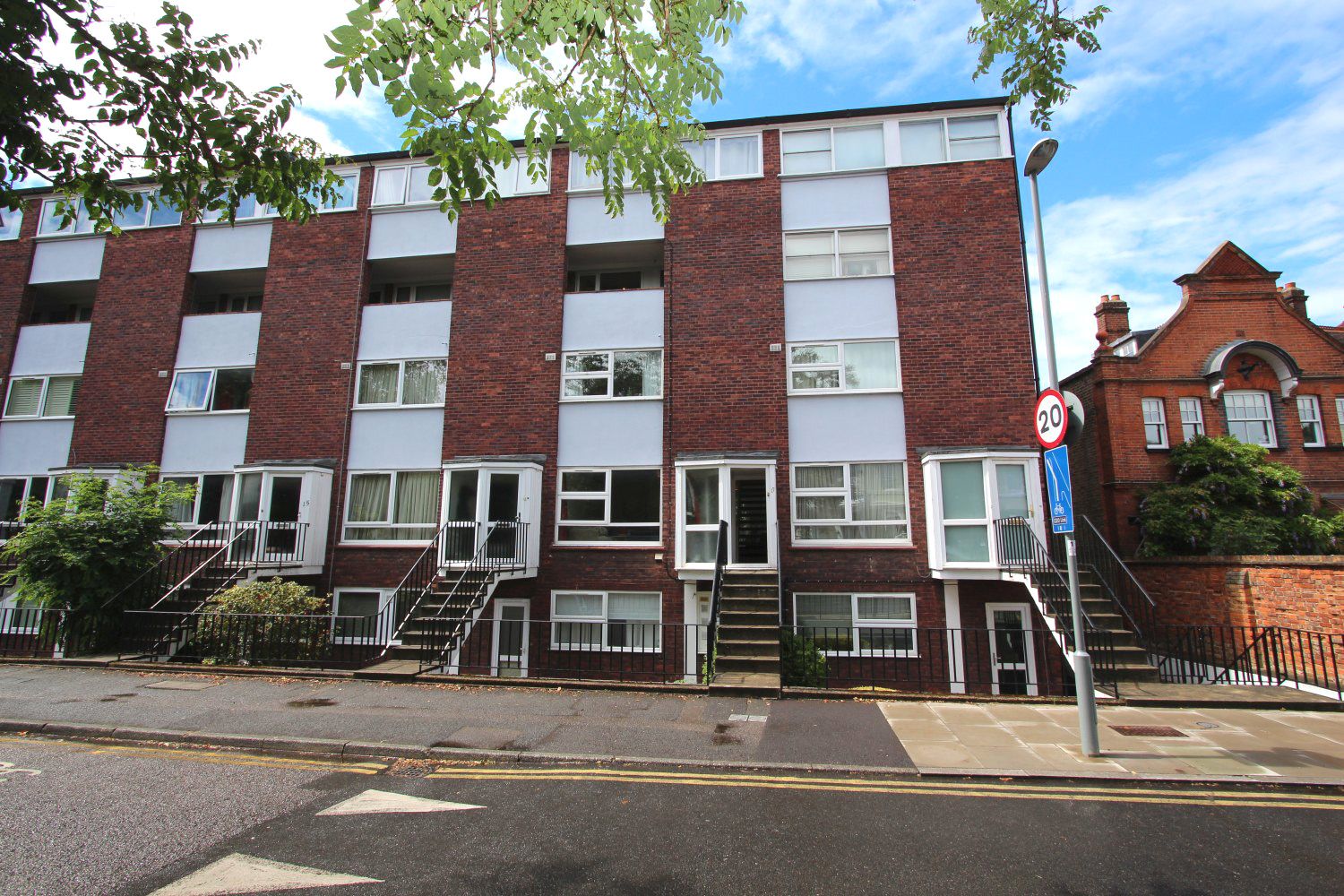3 bed flat to rent in The Crescent, Surbiton KT6 Zoopla