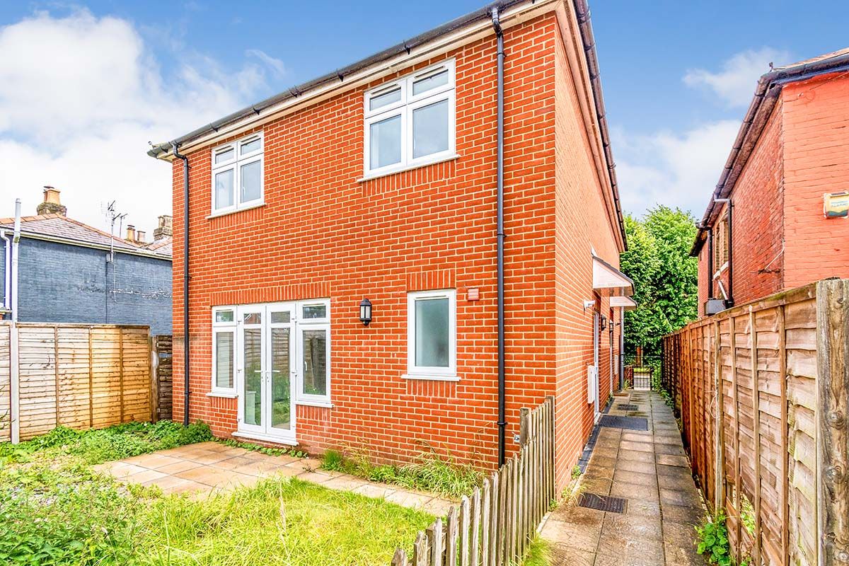 2 bed semidetached house for sale in Junction Road, Totton