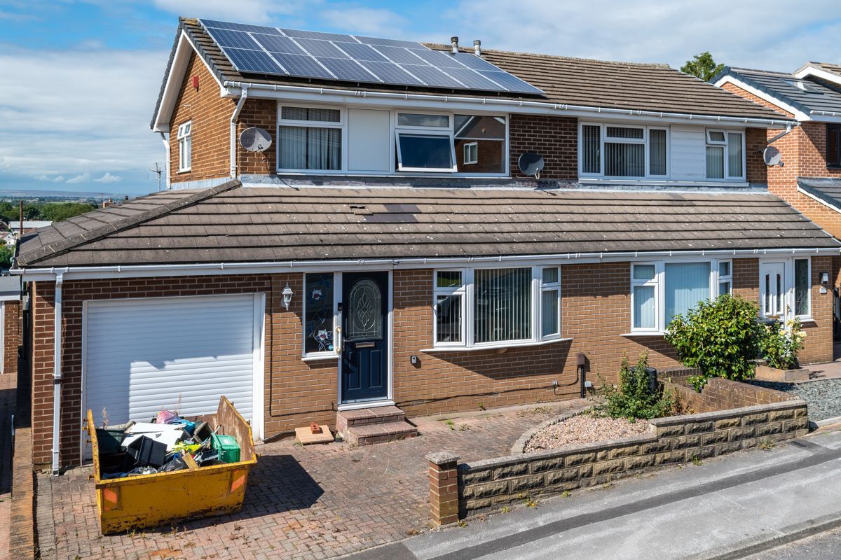 3 bed semidetached house for sale in Moorside Gardens, Drighlington