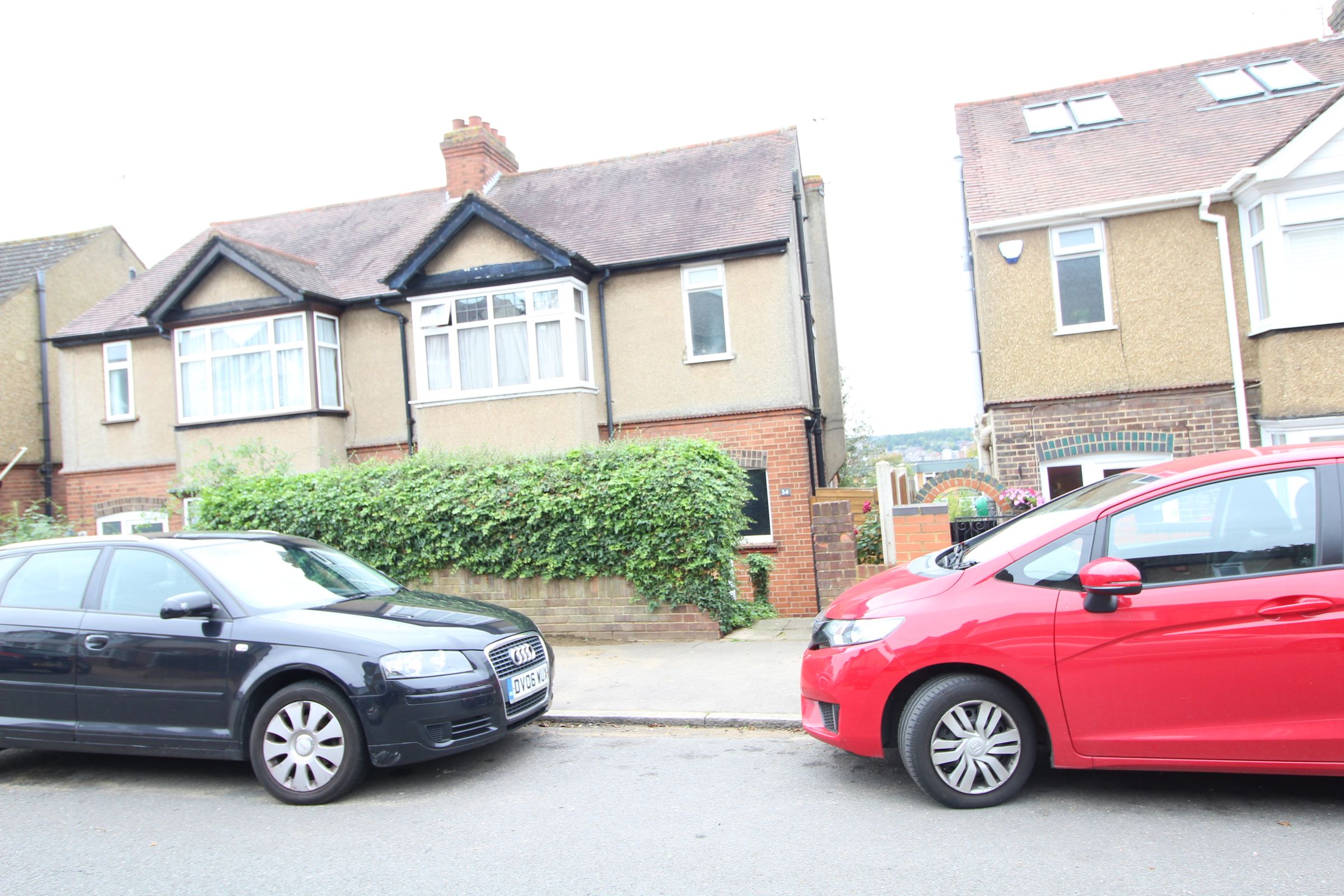 3 bed semidetached house to rent in Rutland Crescent, Luton LU2 Zoopla