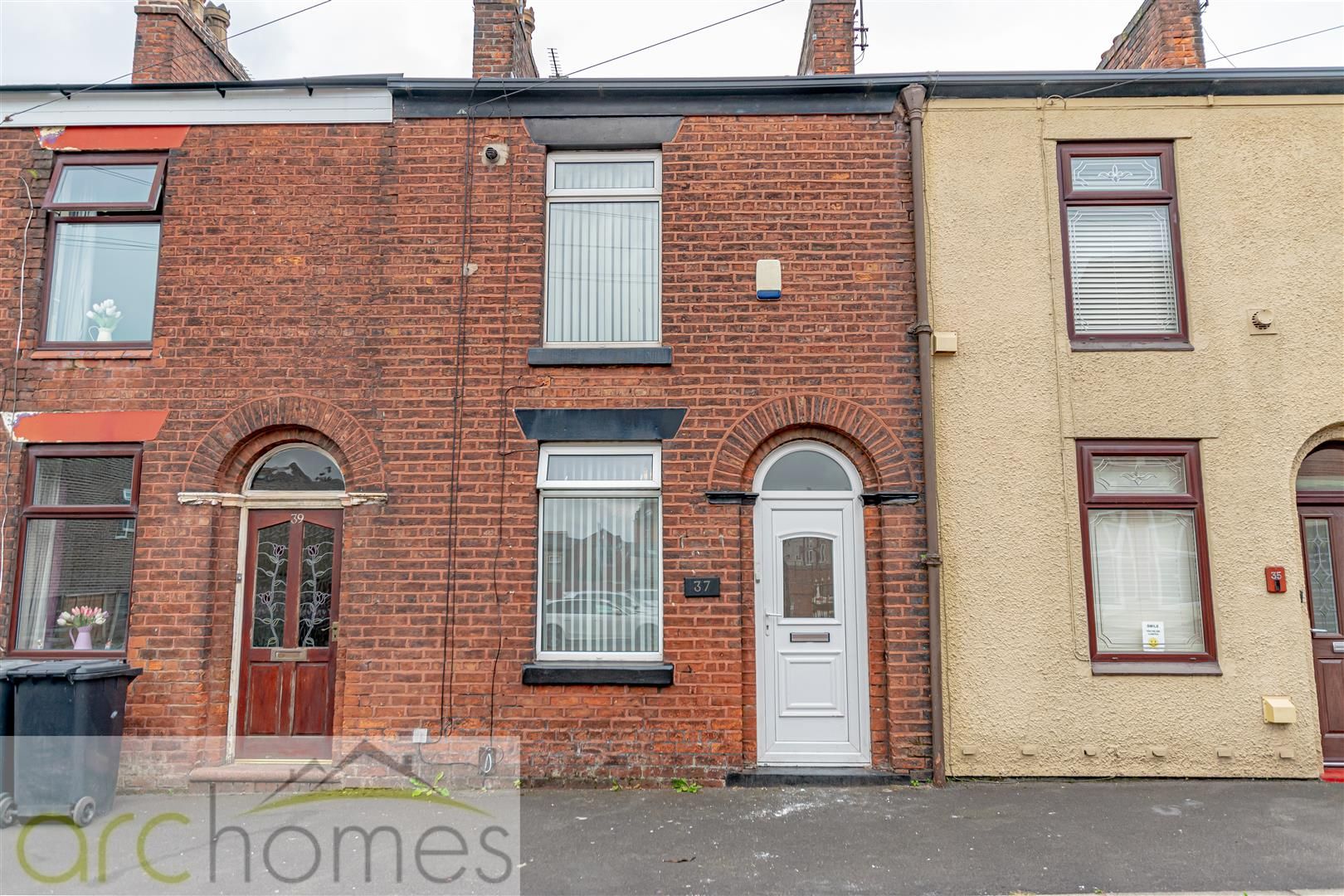 2 bed terraced house to rent in Bolton Old Road, Atherton, Manchester