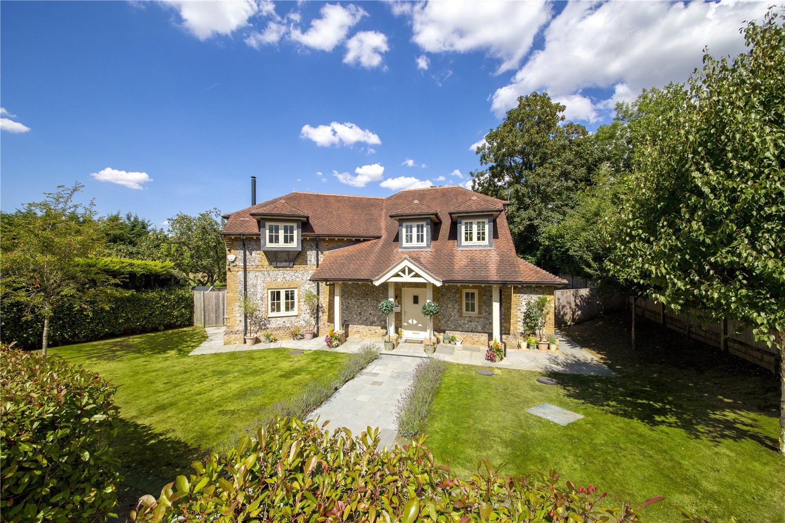 4 bed detached house for sale in Reading Road, Lower Basildon, Reading