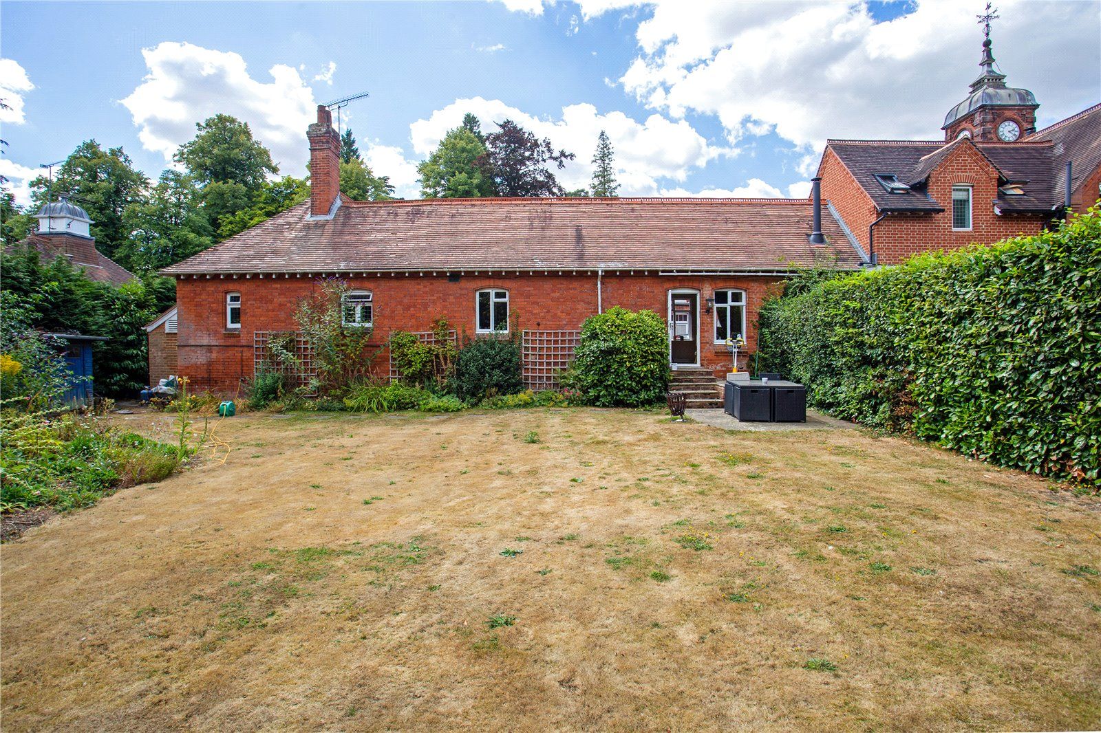 4 bed mews house for sale in Coopers Hill Road, Nutfield, Redhill RH1