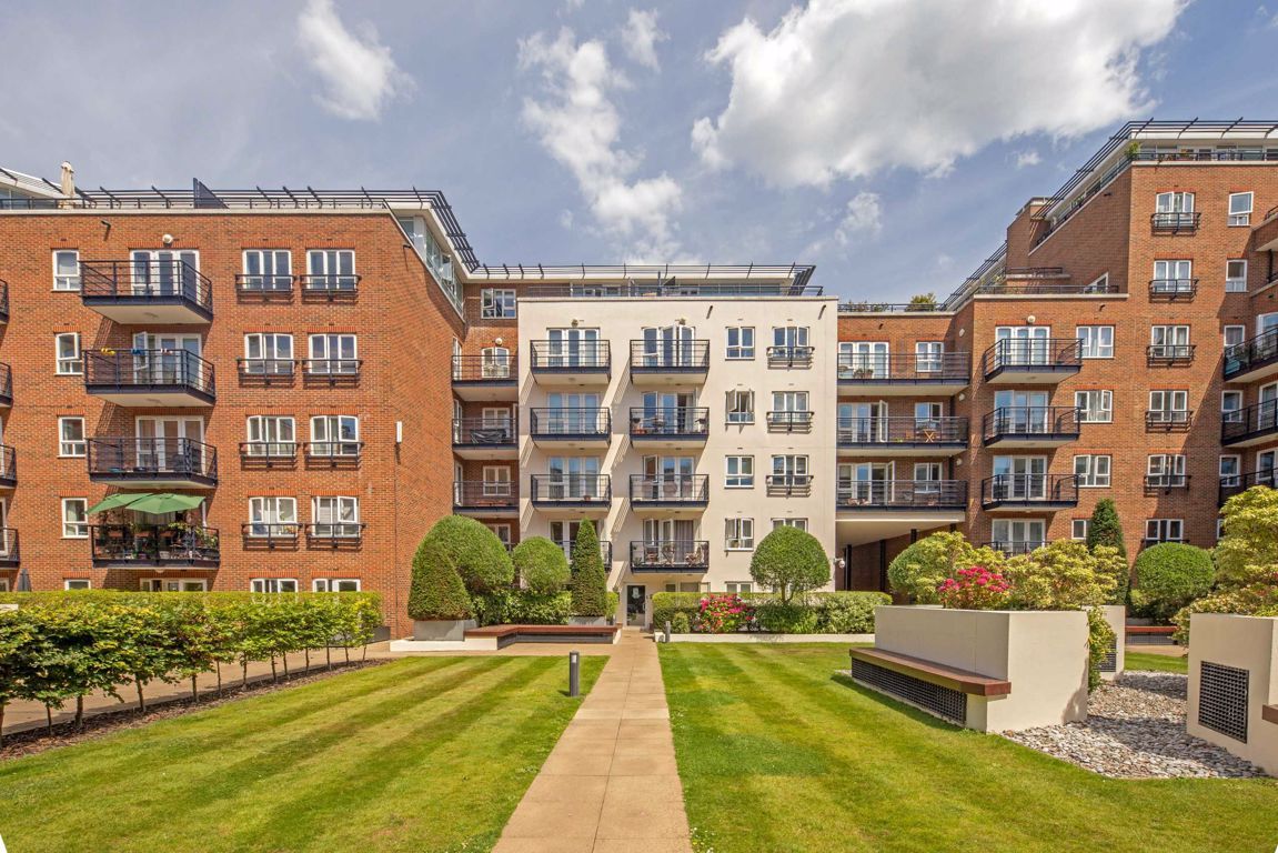 2 bed flat for sale in Royal Quarter, Seven Kings Way, Kingston Upon