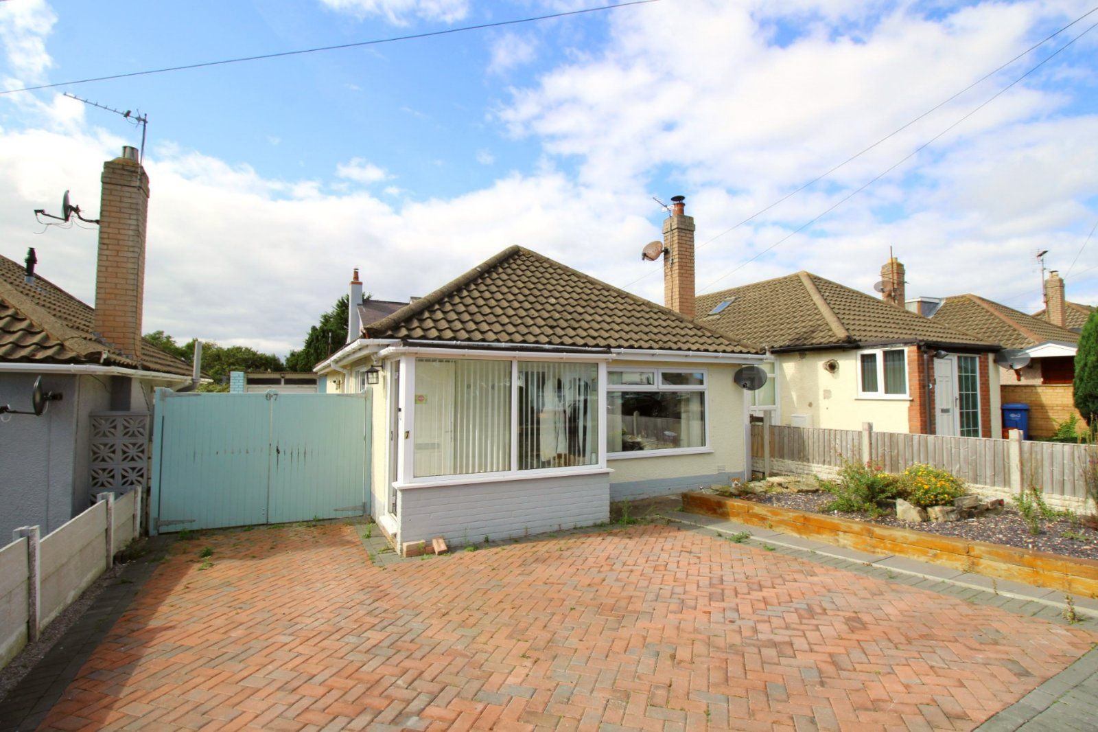 2 bed bungalow for sale in Viola Avenue, Rhyl, Denbighshire LL18 Zoopla