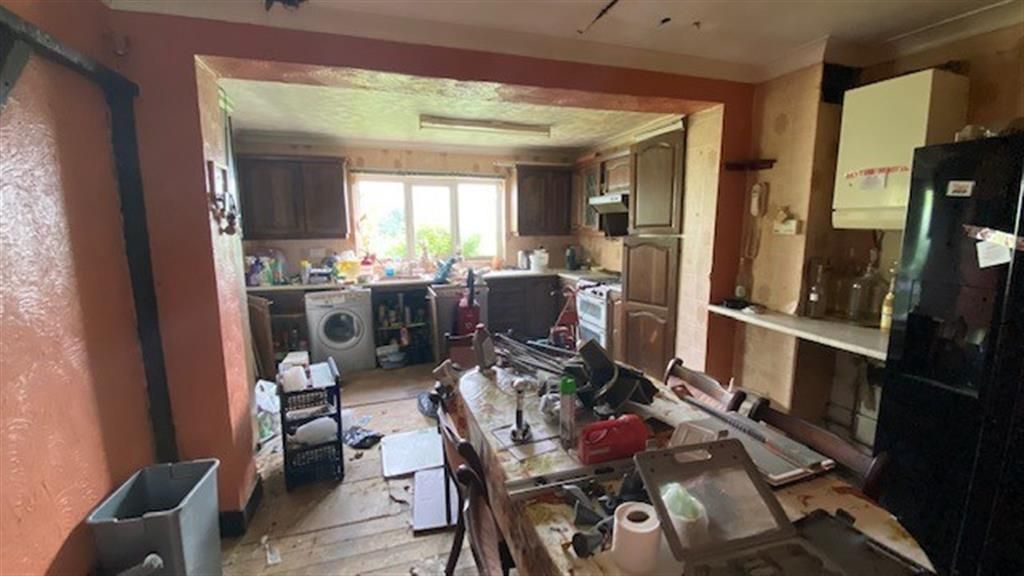 5 bed semidetached house for sale in Abbey View Drive, Minster On Sea