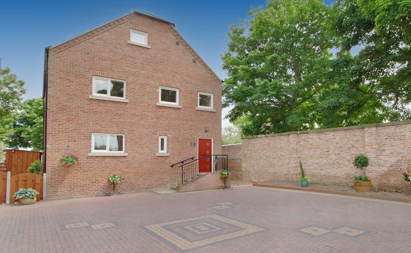 4 bed detached house for sale in North Street, West Butterwick