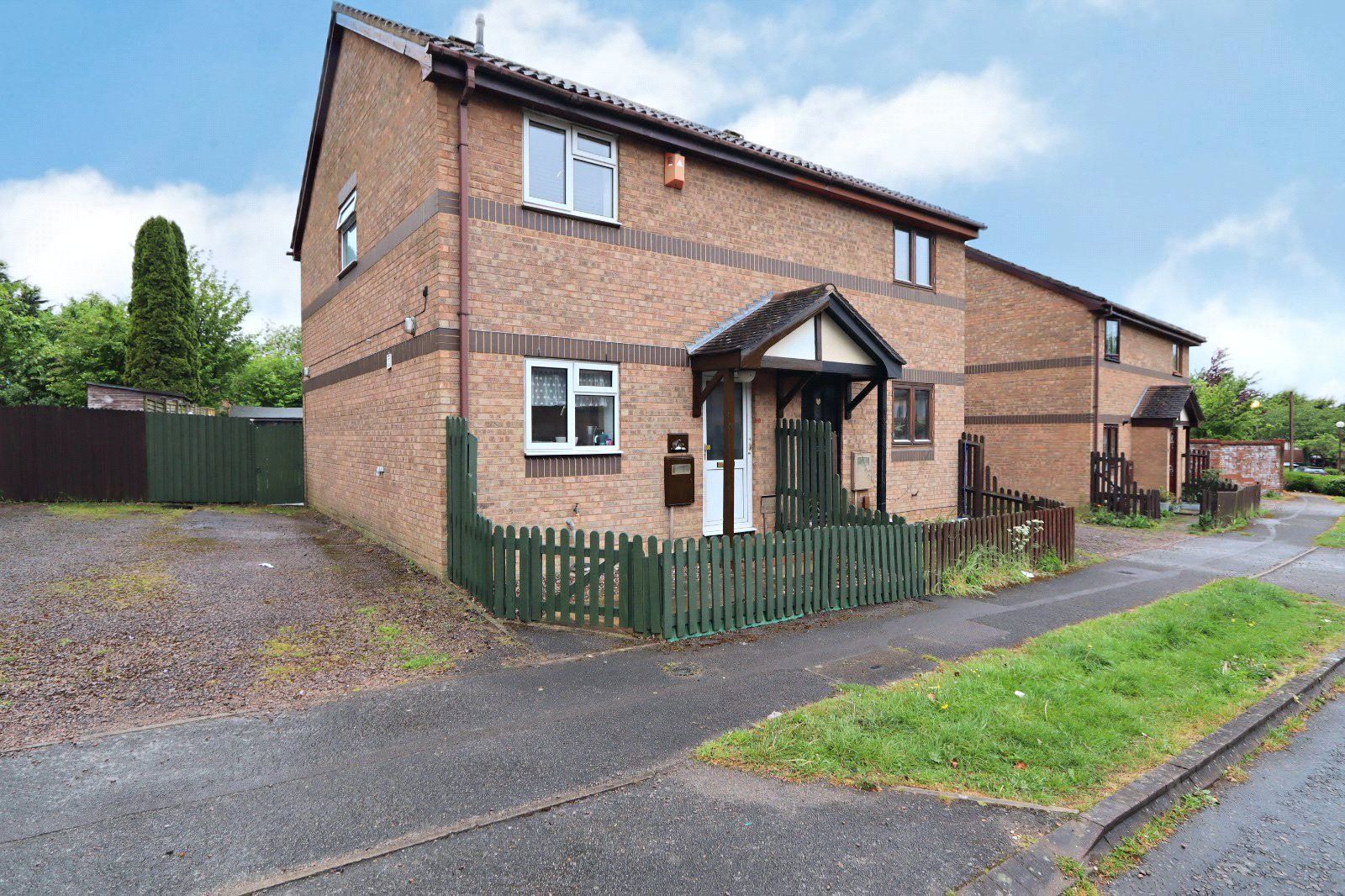 3 bed semidetached house for sale in Stafford Grove, Shenley Church
