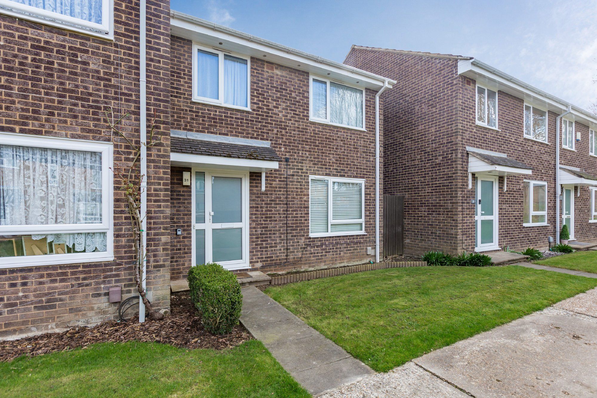 3 bed semidetached house for sale in Olivers Mill, New Ash Green