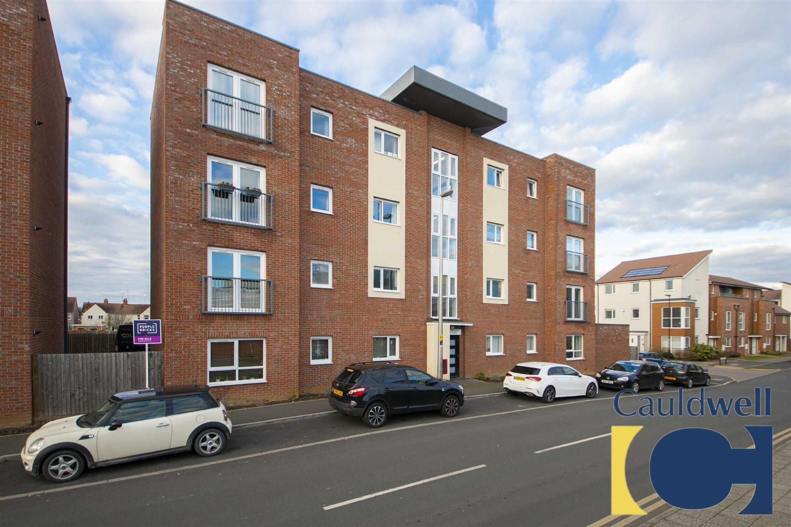 2 bed flat to rent in Bowling Green Close, Bletchley, Milton Keynes MK2