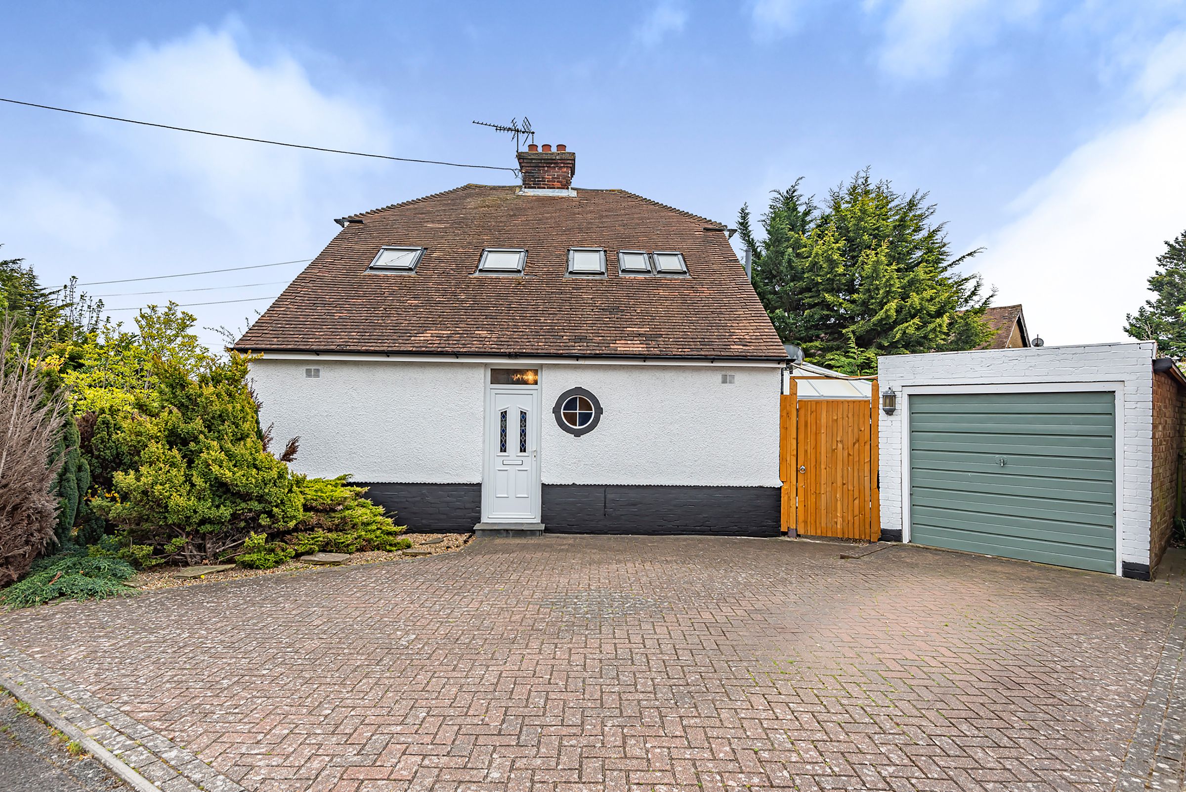 3 bed semidetached house for sale in Heath Grove, Barming, Maidstone