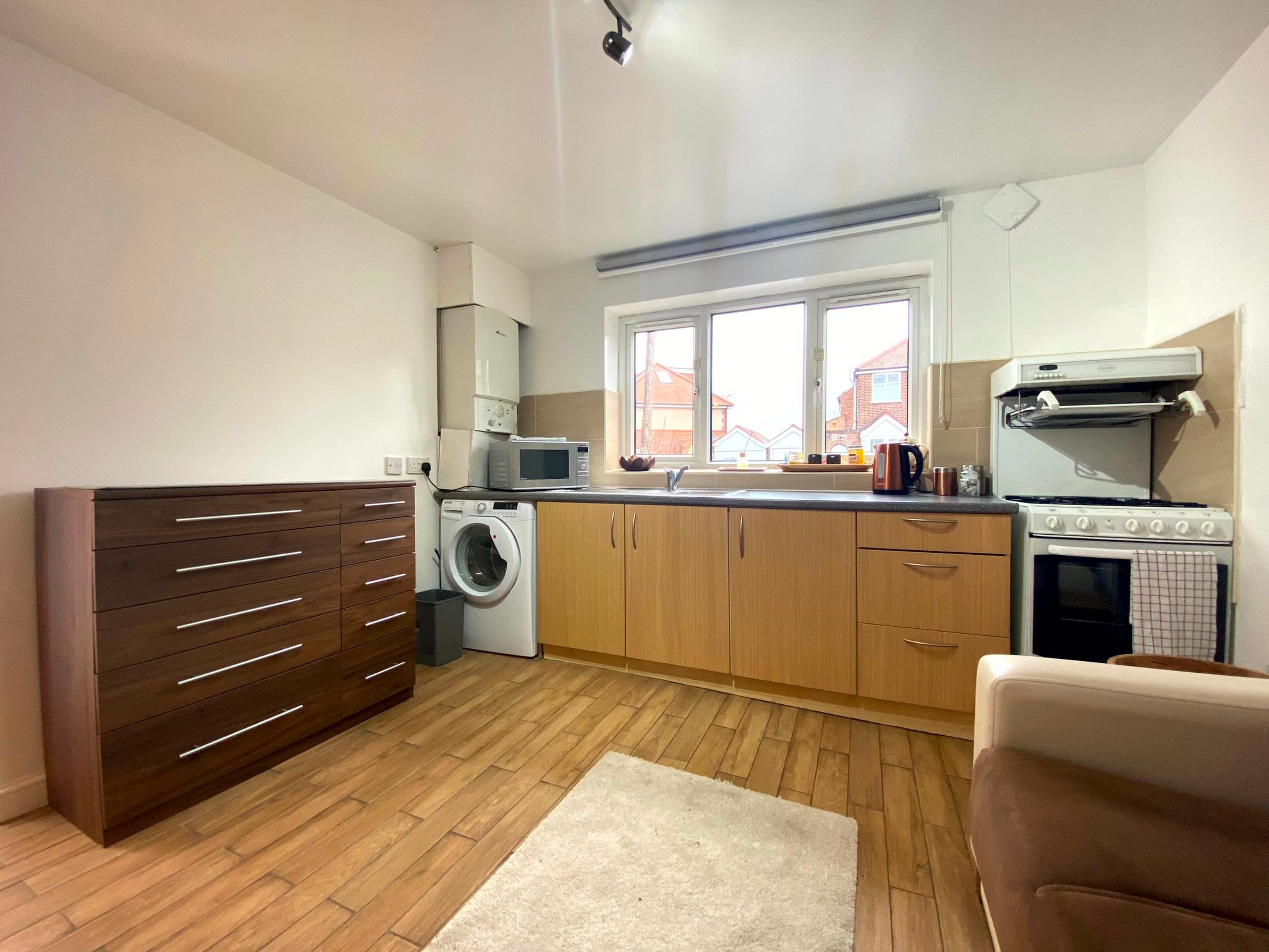 1 bed bungalow to rent in Northumberland Avenue, Isleworth TW7 Zoopla