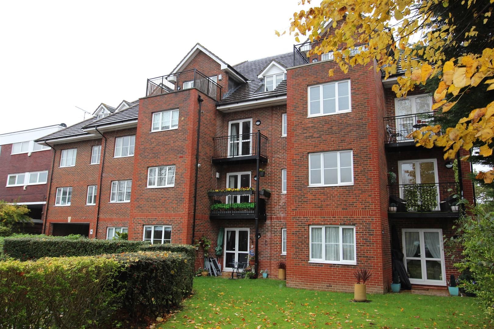 2 bed flat for sale in Walsingham House, Forest View, North Chingford