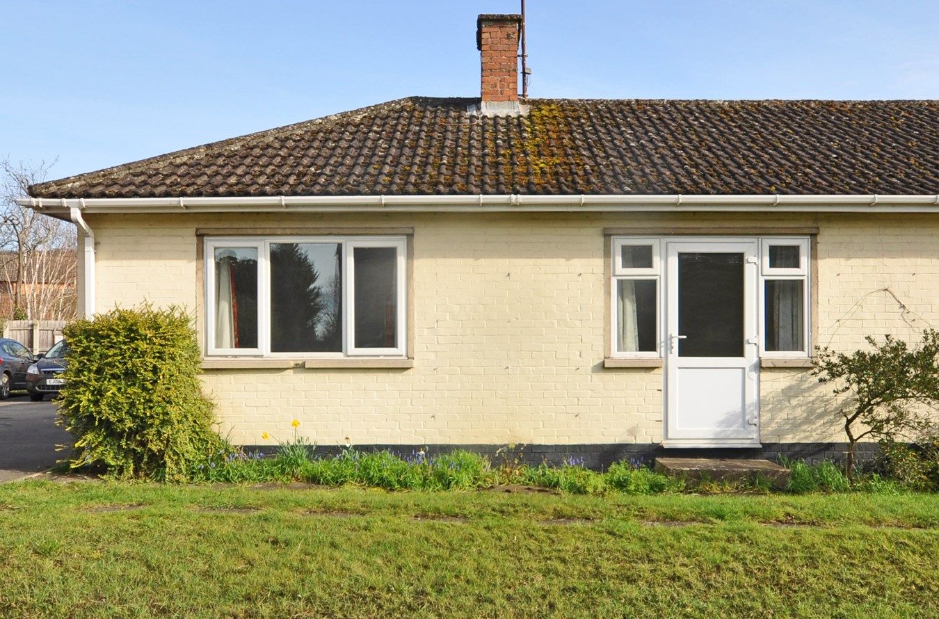 1 bed semidetached bungalow to rent in Deep Street, Prestbury