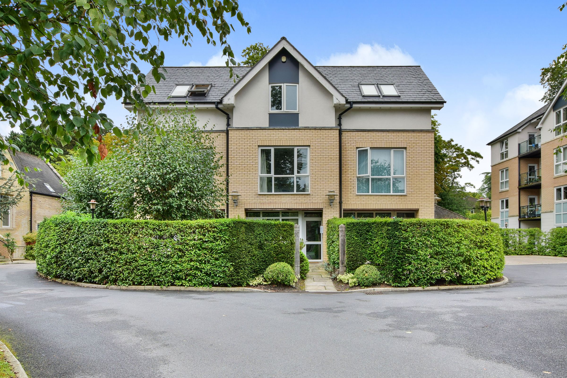 4 bed town house for sale in Dundreggan Gardens, Didsbury, Manchester