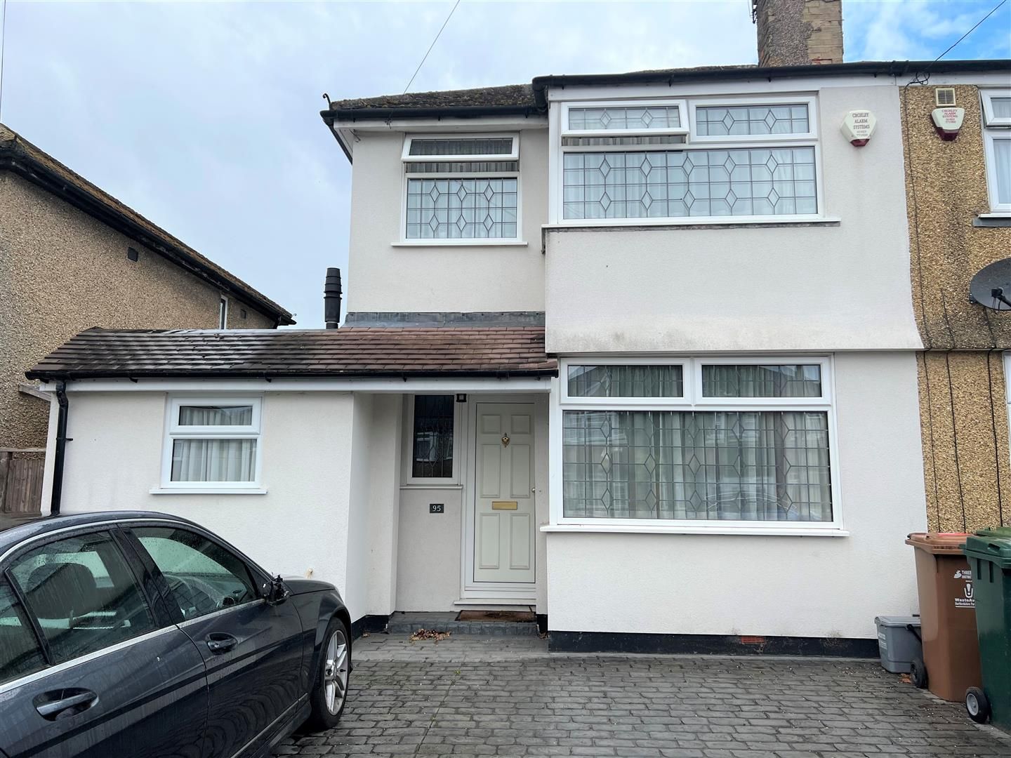 3 bed semidetached house for sale in Barton Way, Croxley Green