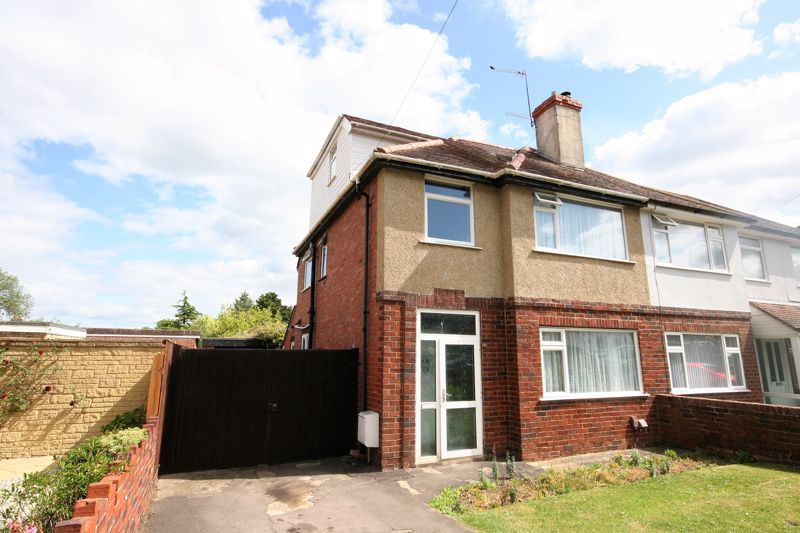 3 bed semidetached house for sale in Dinglewell, Hucclecote