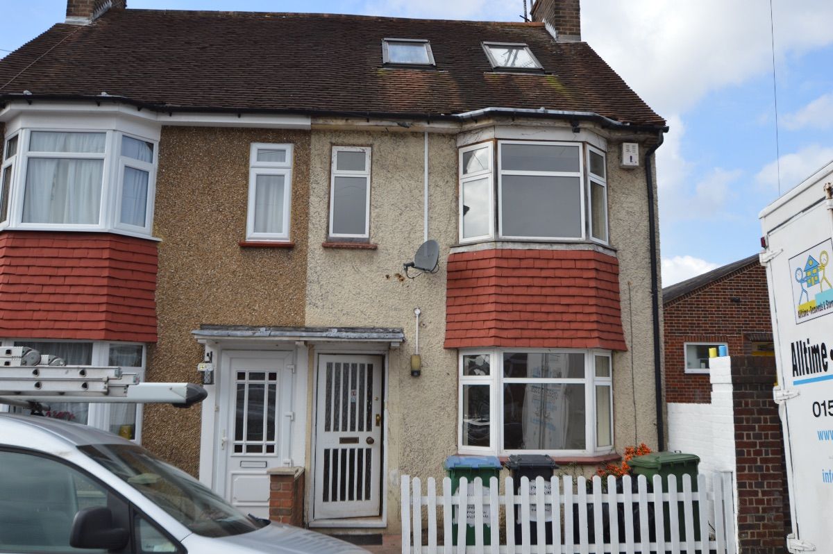 3 bed semidetached house to rent in Sandringham Road, Watford WD24