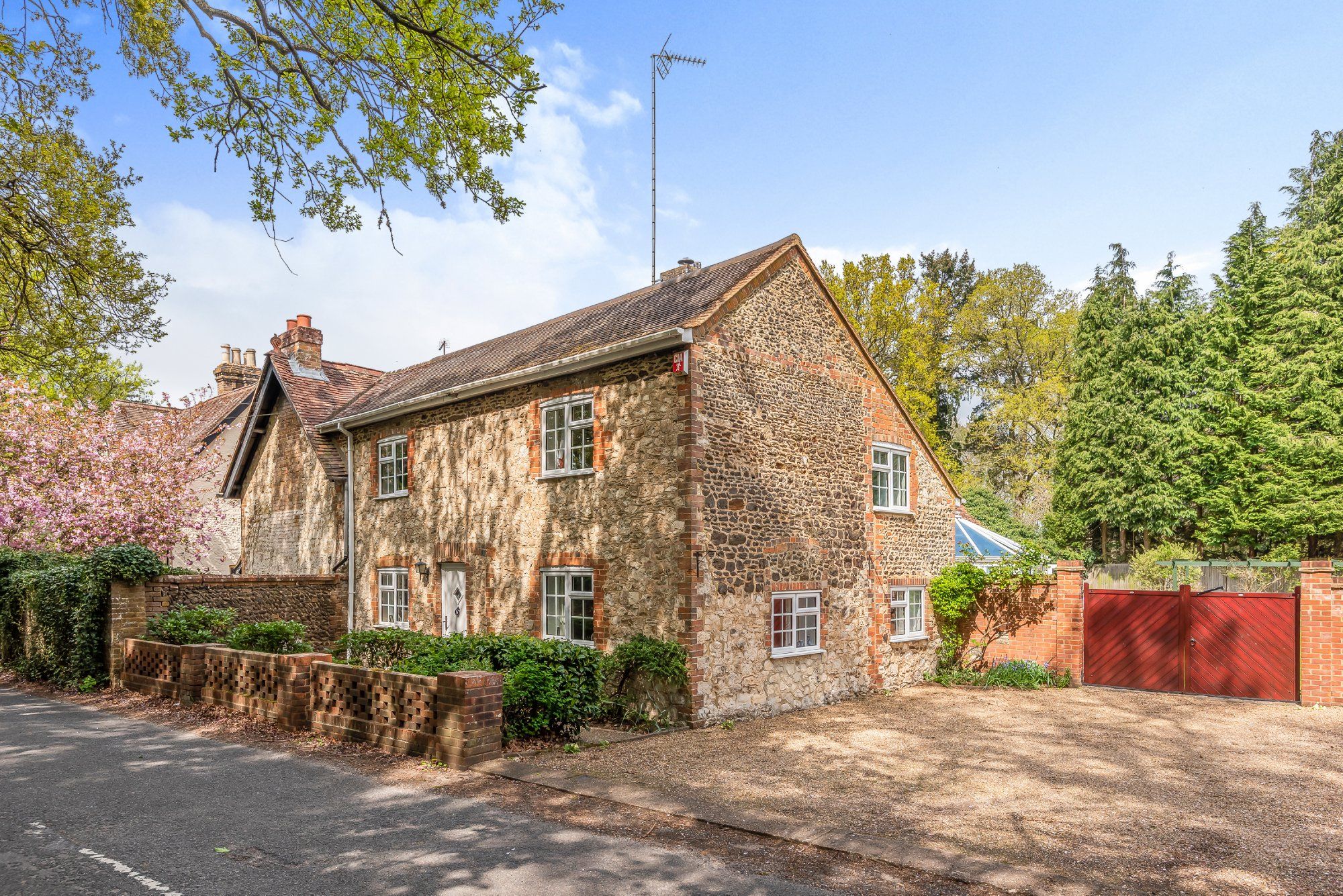 4 bed semidetached house for sale in Sands Road, The Sands, Farnham