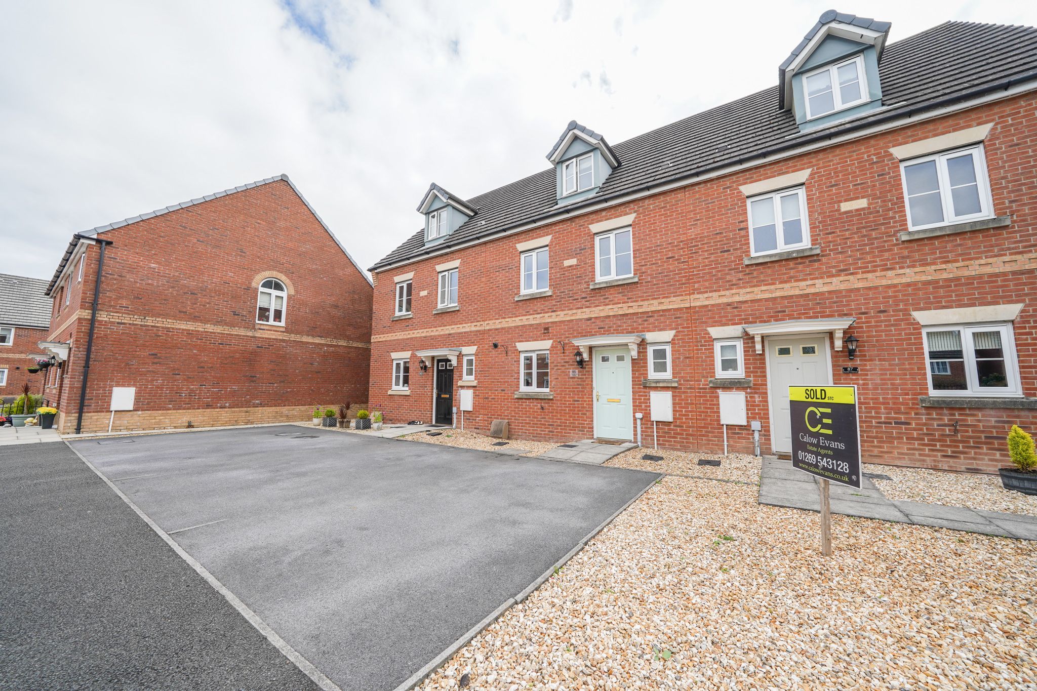 4 bed terraced house for sale in Ffordd Y Glowyr, Betws, Ammanford SA18