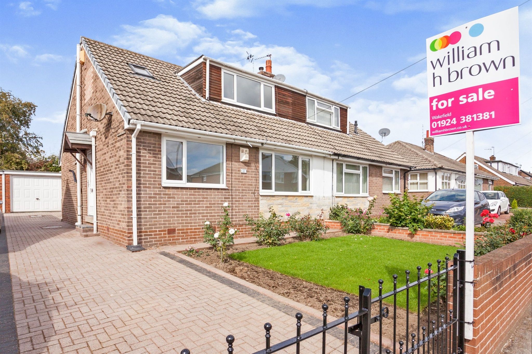 4 bed semidetached bungalow for sale in Churchfield Croft, Altofts