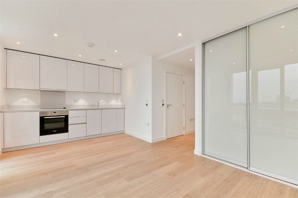 Studio to rent in Pinnacle Apartments, 11 Saffron Central Square