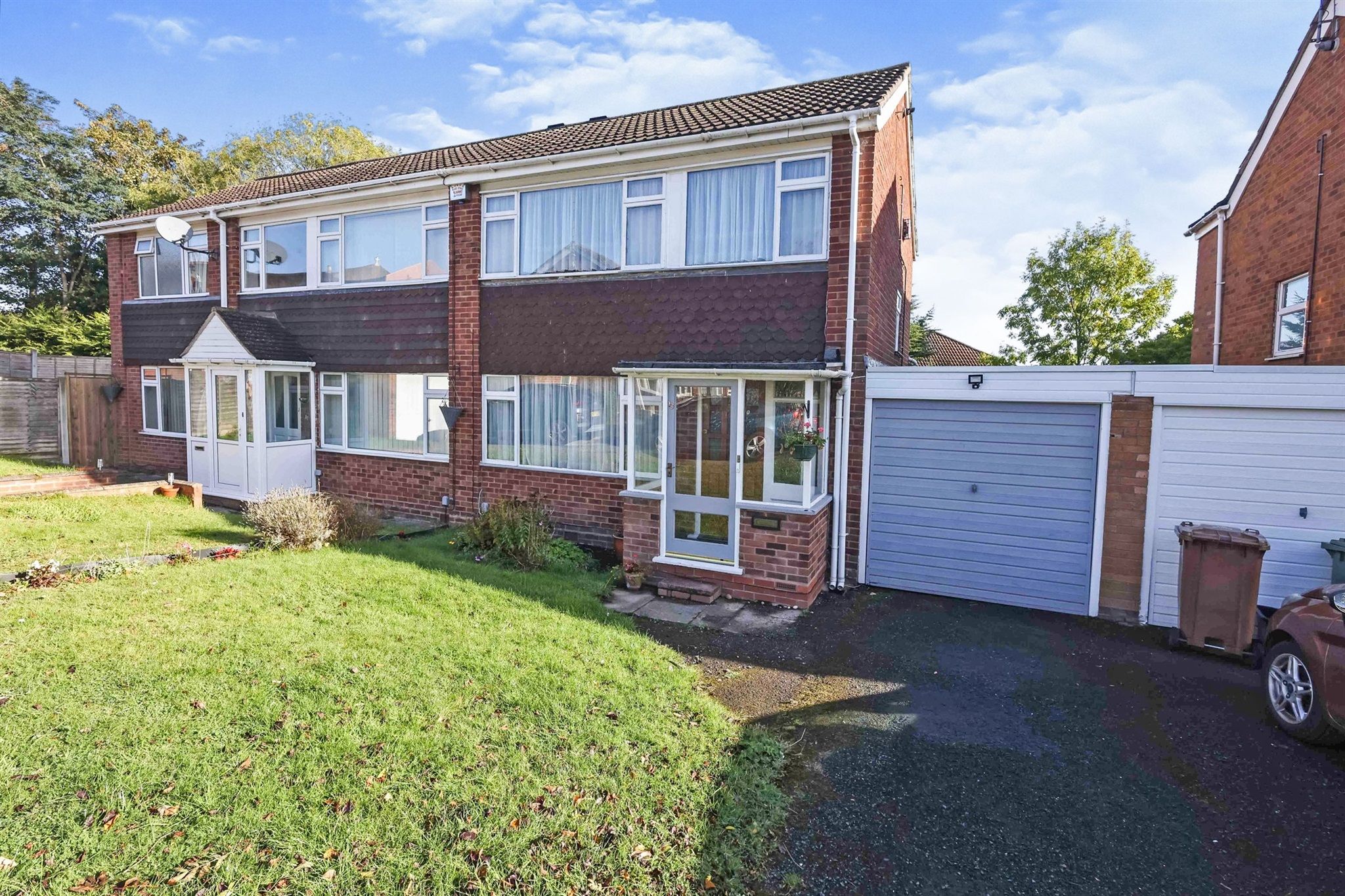 3 bed semidetached house for sale in St. Leonards Close, Marston Green