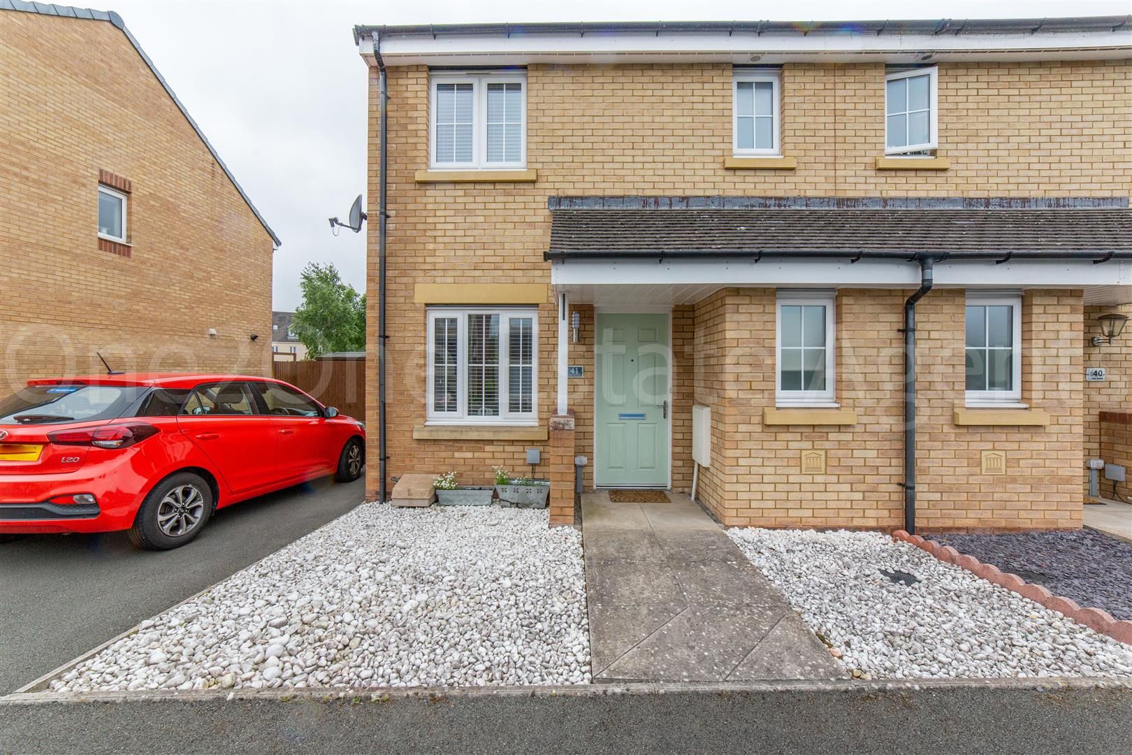 3 bed semidetached house for sale in Parc Panteg, Griffithstown