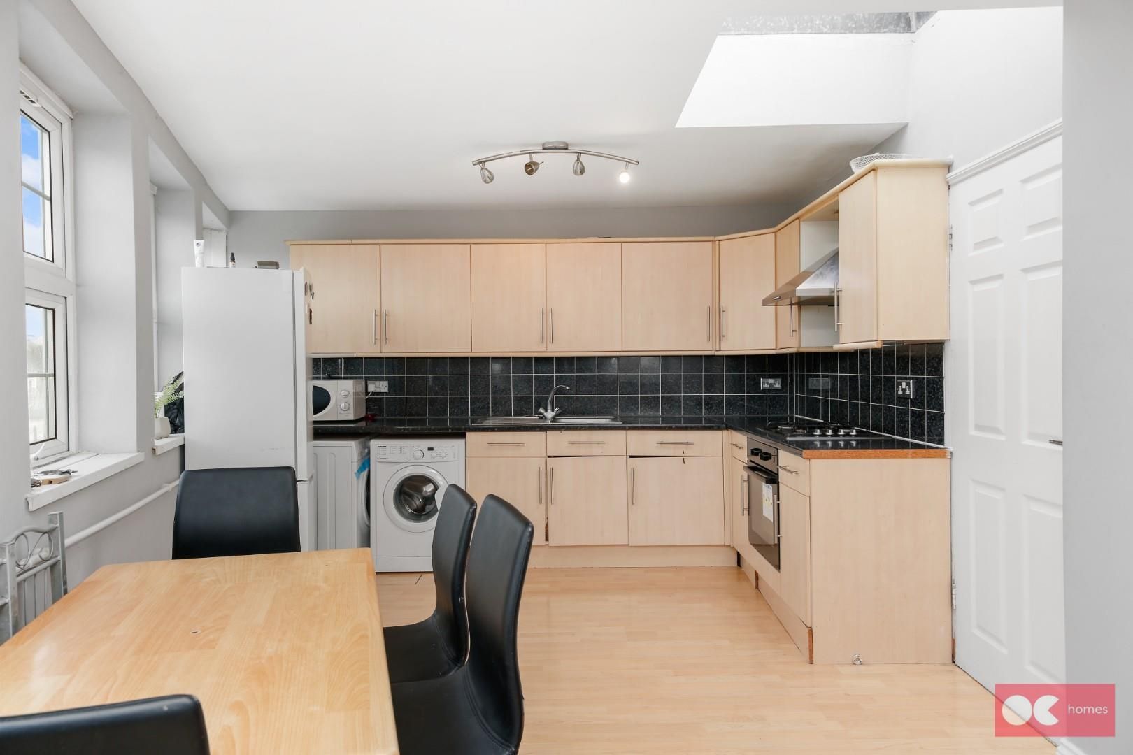 3 bed flat to rent in High Road Leyton, London E10 Zoopla
