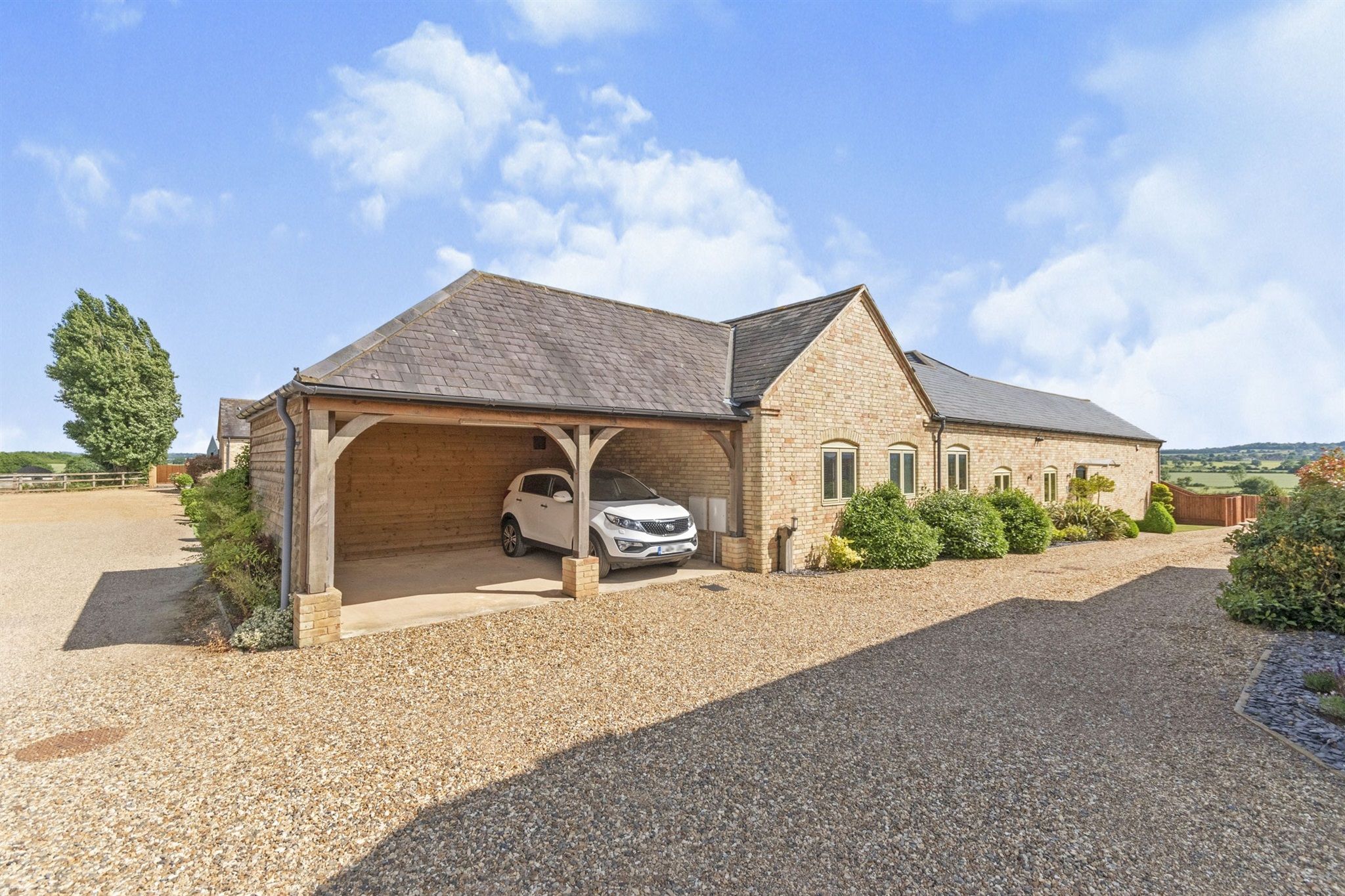 4 bed barn conversion for sale in Mayfield Crescent, Lower Stondon