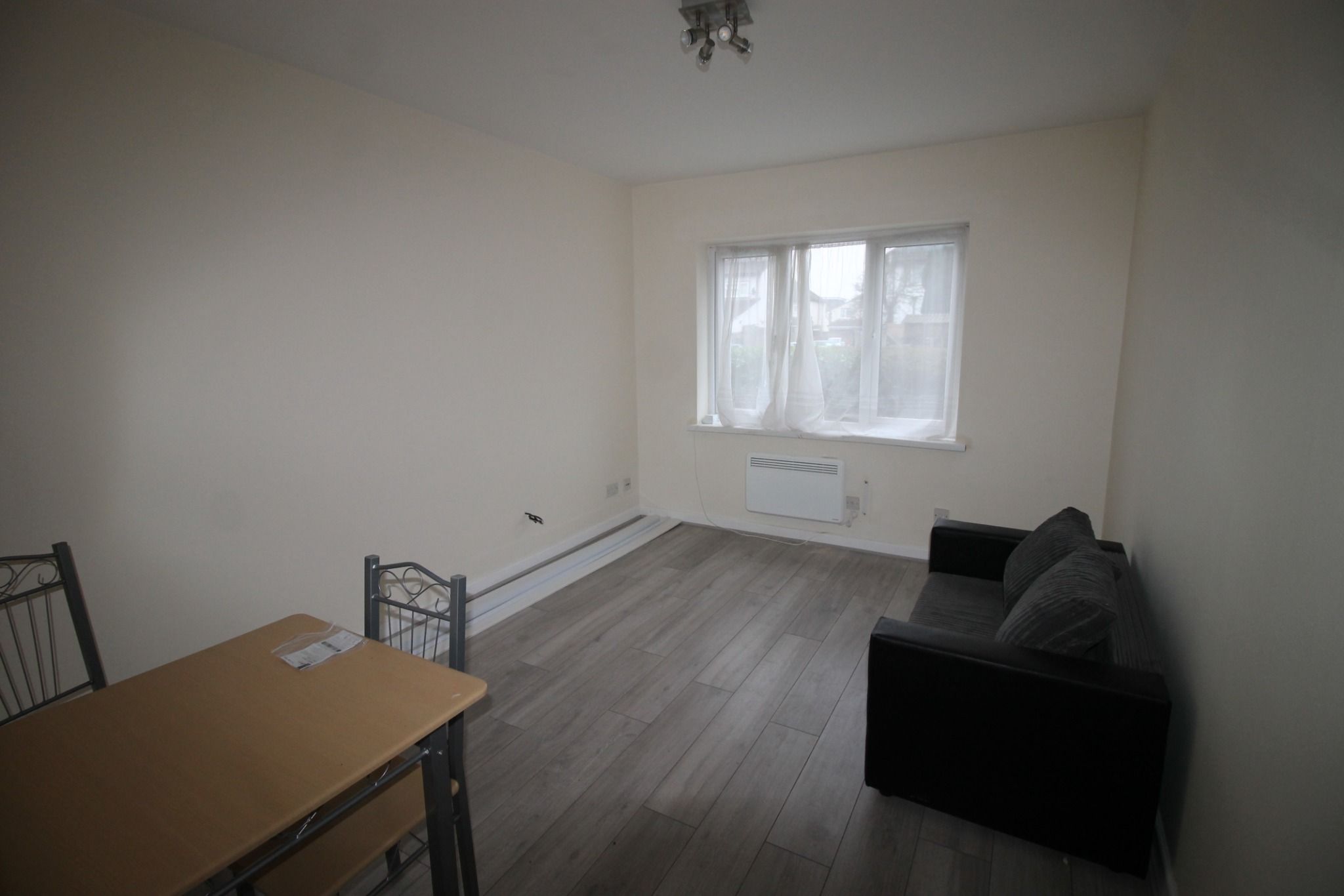 1 bed flat to rent in Portsmouth Court, Stoke Poges Lane, Slough SL1