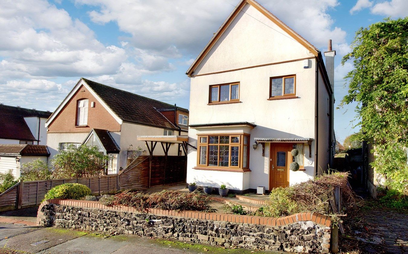 3 bed detached house for sale in Crescent Road, LeighOnSea SS9 Zoopla