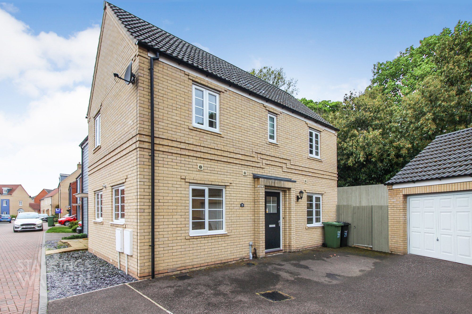 3 bed semidetached house for sale in Lords Hill, Costessey, Norwich