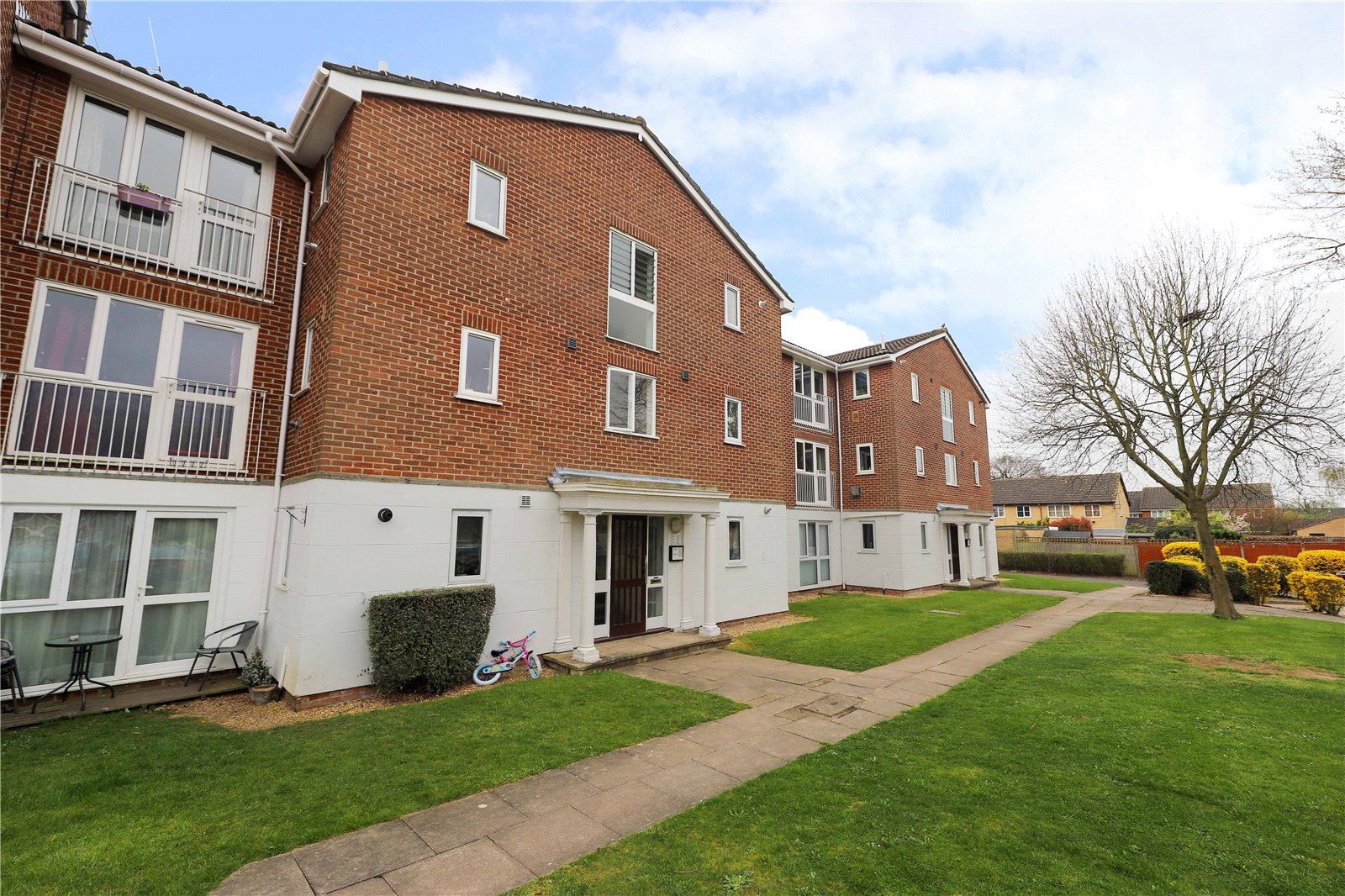 Tayfield Close, Ickenham, Uxbridge, Middlesex UB10  