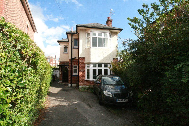 2 bed flat to rent in Hankinson Road, Charminster, Bournemouth, Dorset