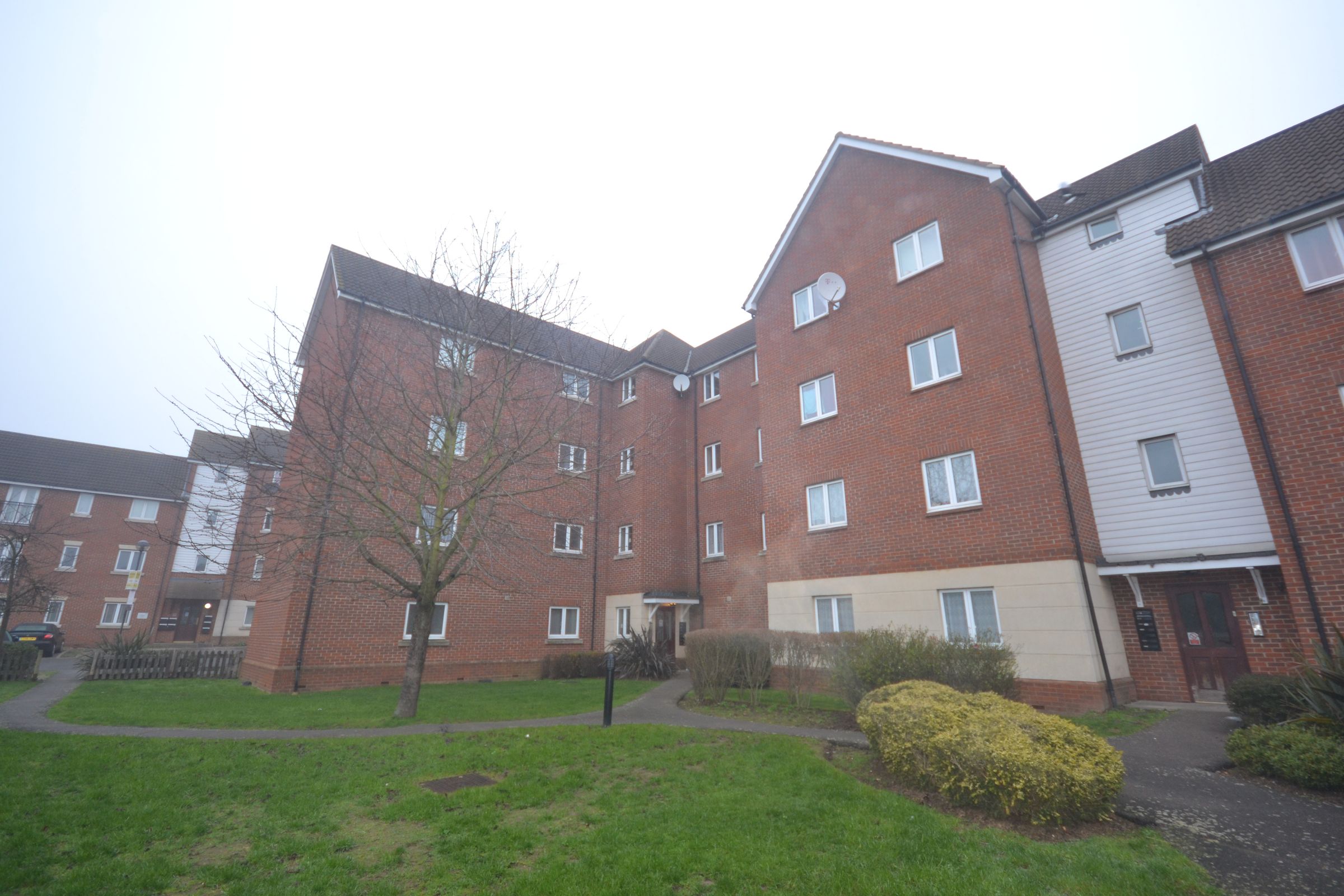 2 bed flat to rent in Hevingham Drive, Chadwell Heath, Romford RM6 Zoopla