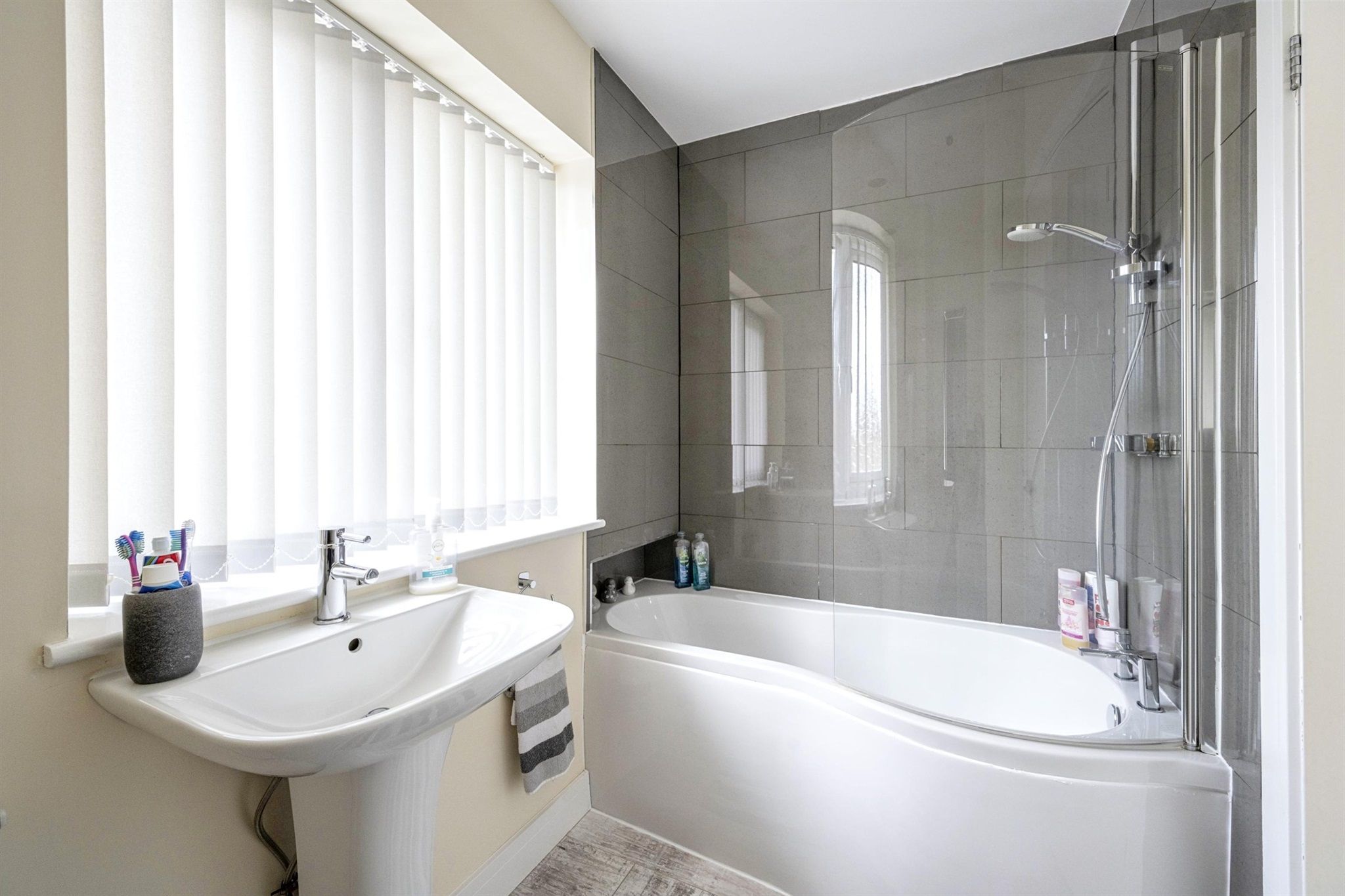 3 bed property to rent in Queen Street, Thorne, Doncaster DN8 Zoopla