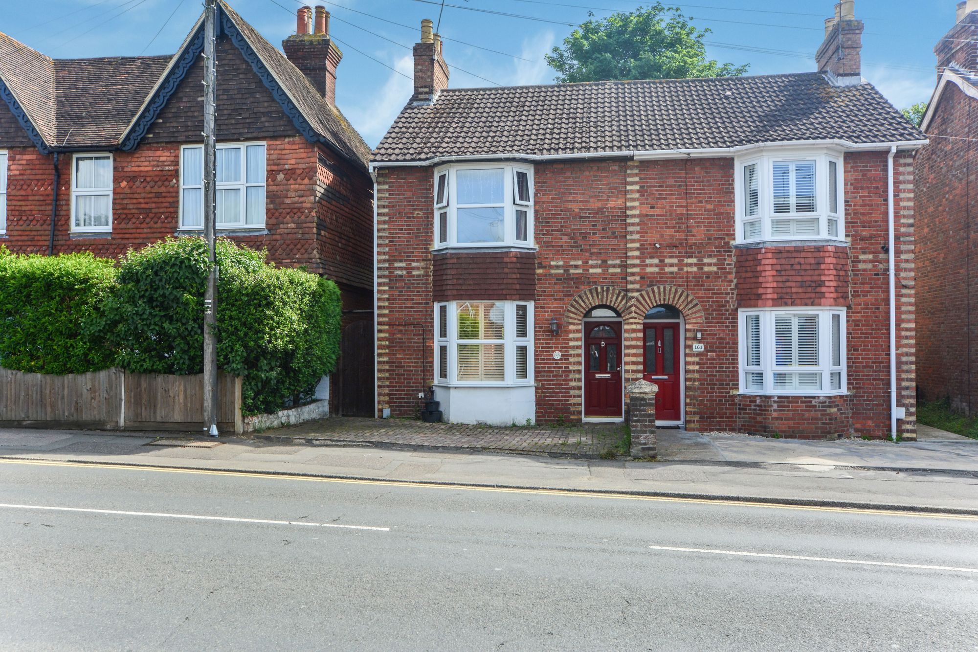 3 bed semidetached house for sale in Faversham Road, Kennington TN24