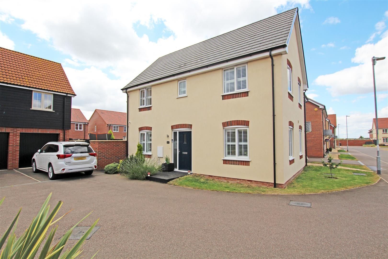 3 bed semidetached house for sale in Sandpiper Close, Crowland