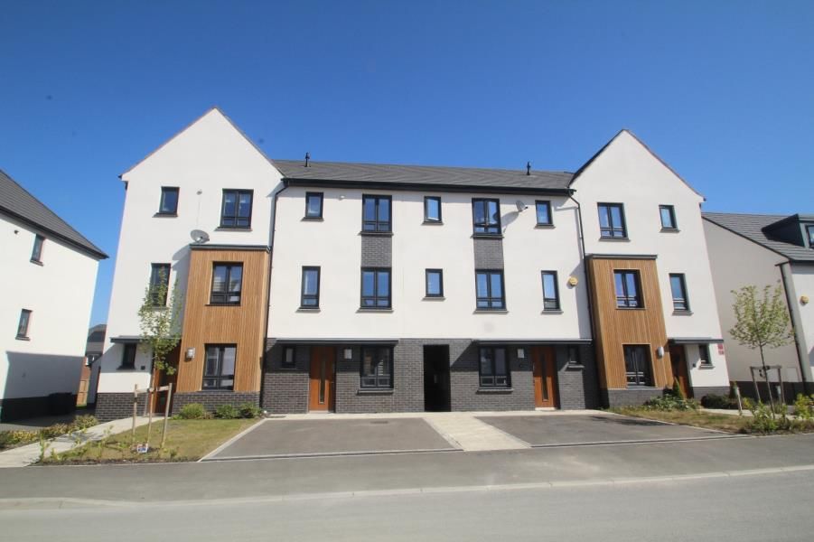 4 bed town house to rent in Barrington Way, Leeds LS15 Zoopla