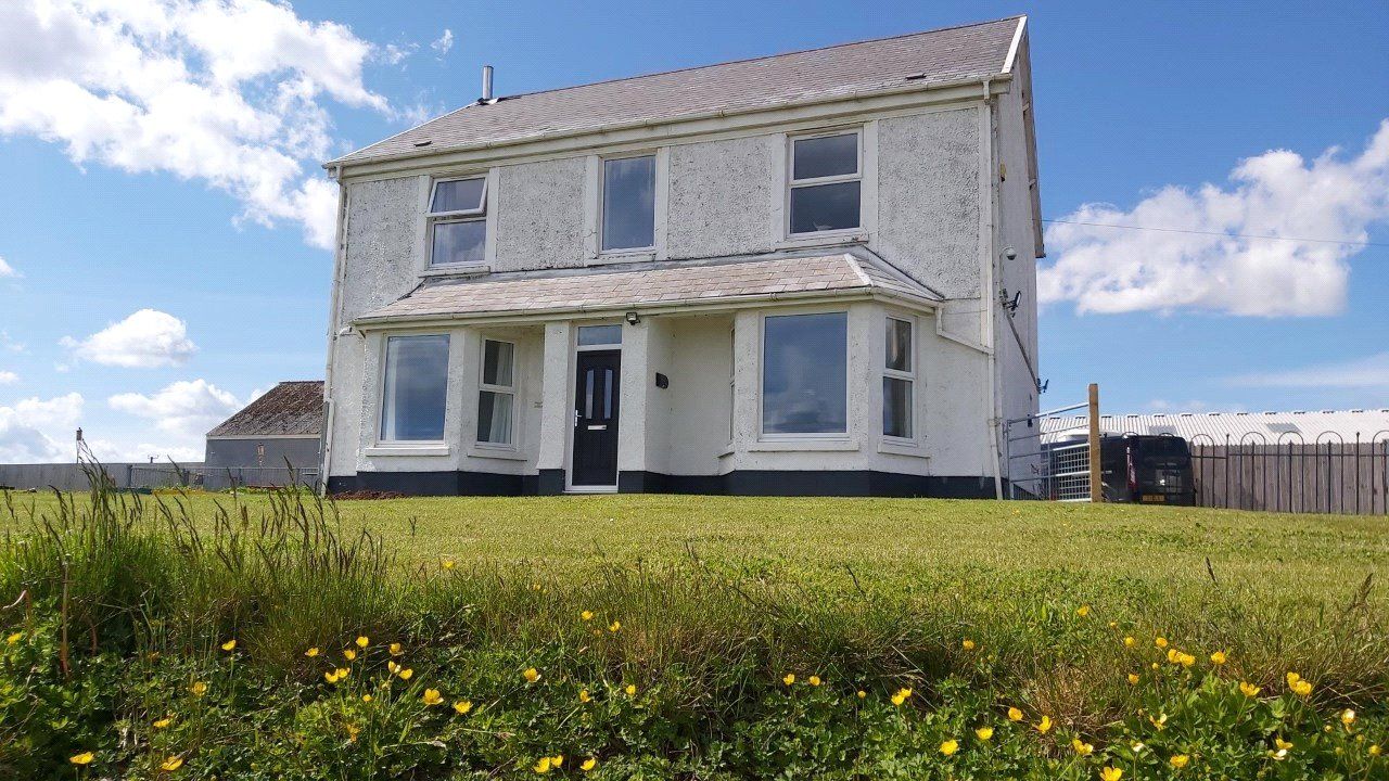 4 bed detached house for sale in Ferryside, Carmarthen, Carmarthensire